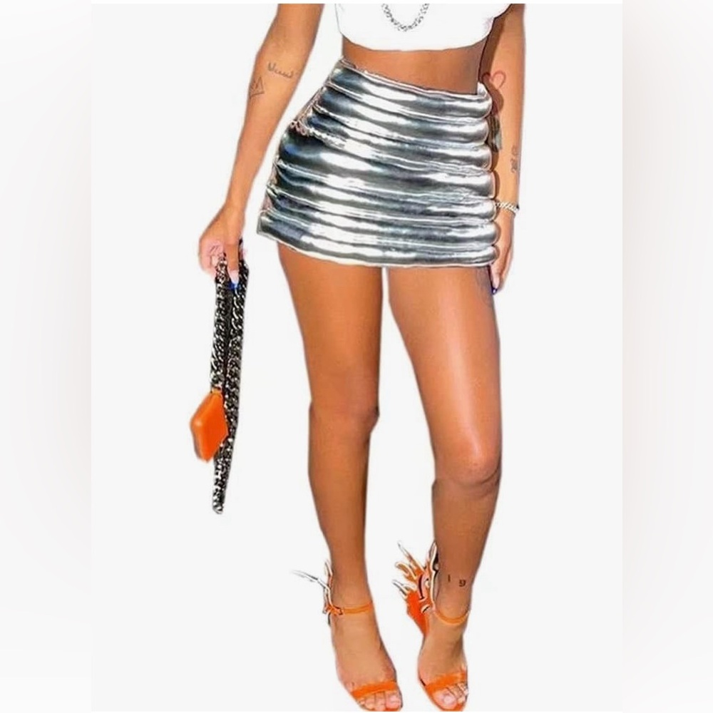 ASO Silver metallic puffer micro mini skirt size L large